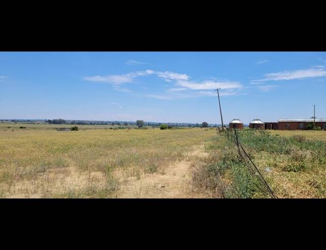 FARM FOR SALE IN BLOEMSPRUIT